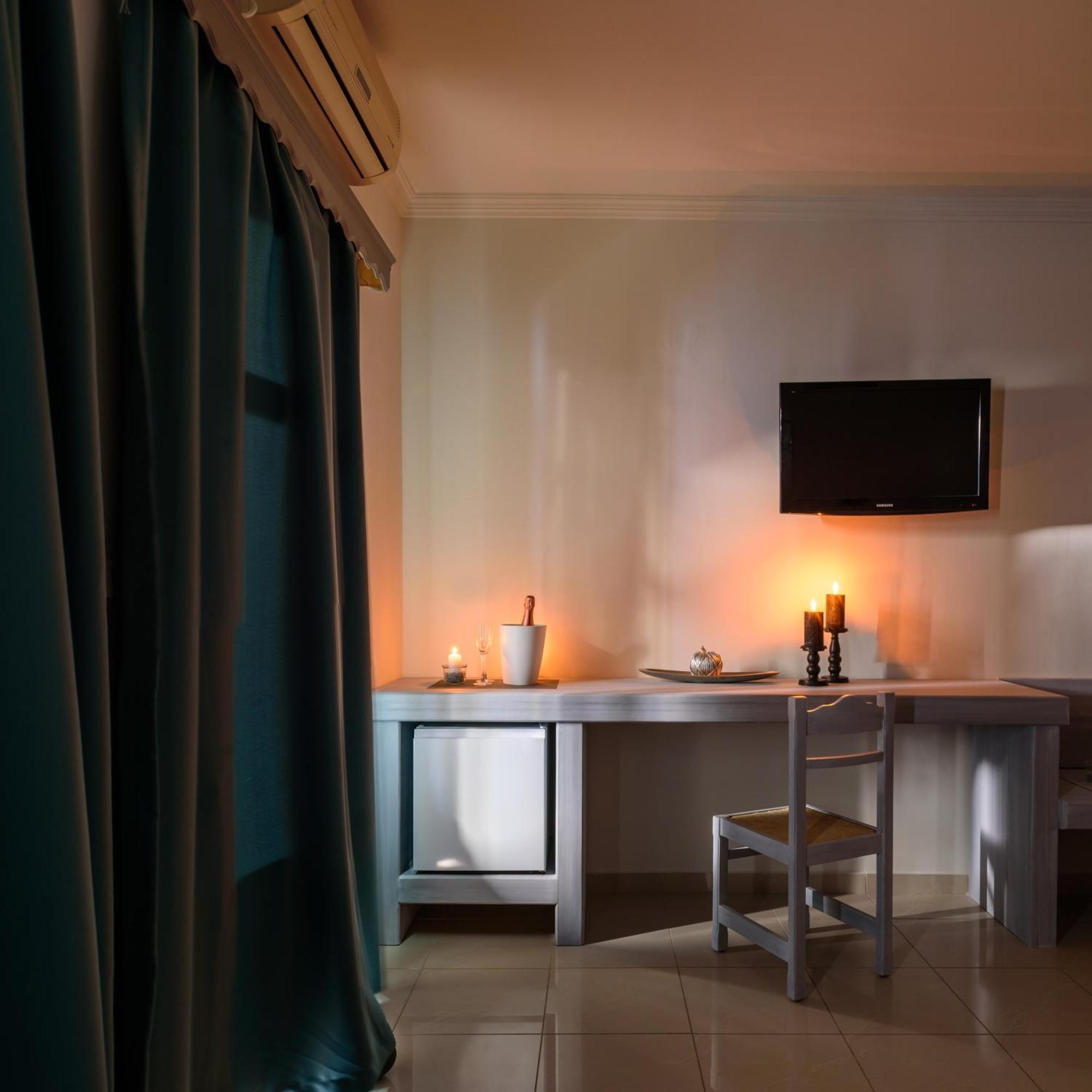 Smaragdi Hotel Perivolos  Ngoại thất bức ảnh